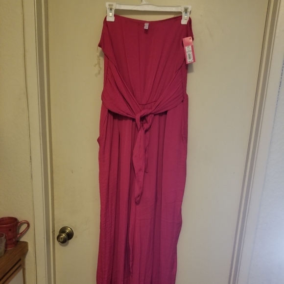 Halter jumpsuit - Picture 2 of 3